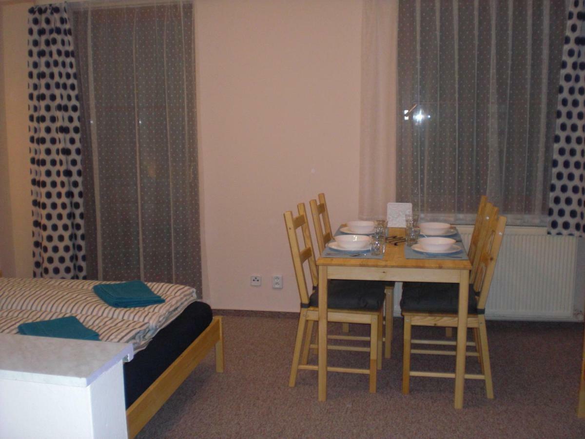 Apartman Pod Klinovcem 亚希莫夫 外观 照片